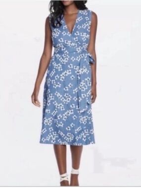 Draper James Miranda Blue White Wrap Dress Floral Flower Denim Chambray Size 4